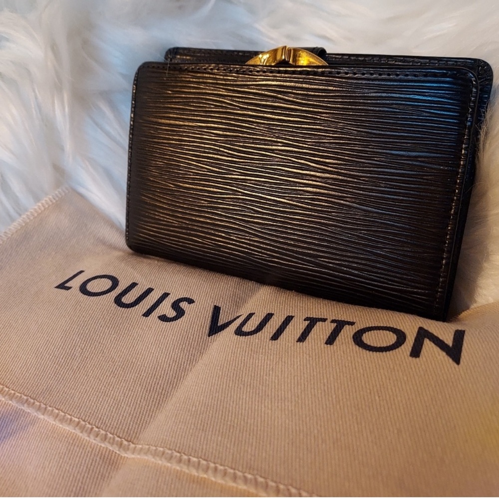 Louis Vuitton Kisslock Epi Bifold Wallet, Black with Dustbag🤩🔥